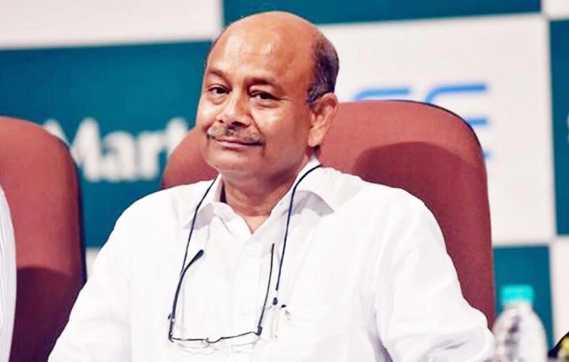 এরপর ৩ সেপ্টেম্বর থেকে মঙ্গলম অর্গানিকসের শেয়ারের দাম বাড়তে শুরু করে। গত বছরে বেশ কিছু অসুবিধা সত্ত্বেও মুনাফা করেছিল কোম্পানি। প্রসঙ্গত, মঙ্গলম অর্গানিকস দুজোদওয়ালা গ্রুপের অংশ। কেমিক্যাল ইন্ডাস্ট্রির মাইক্রোক্যাপ কোম্পানি। মঙ্গলম অর্গানিকস মূলত জৈব রাসায়নিক এবং সিন্থেটিক রেজিন তৈরি করে। গত কয়েক বছর রাসায়নিক খাতে টালমাটাল চলছিল। ধুঁকছিল একাধিক কোম্পানি। 