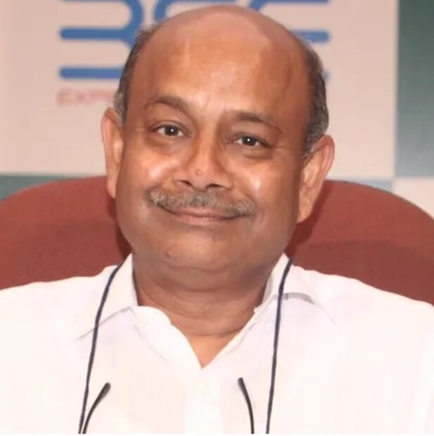 দাম পড়লেও শেয়ার ছাড়েননি রাধাকিশান দামানি। ধৈর্য রেখেছিলেন। কোম্পানির প্রতি আস্থাও ছিল। তার দাম এখন পাচ্ছেন তিনি। লাভের মুখ দেখছেন অন্যান্য বিনিয়োগকারীরাও। সম্প্রতি কোম্পানির প্রোমোটার রামকুমার রামগোপাল দুজোদওয়ালা ১৭.৮২ কোটি টাকায় মঙ্গলম অর্গানিকসের ৩.২ লক্ষ শেয়ার কিনে নেন। যা সংস্থার মোট ৪ শতাংশ শেয়ারের সমতুল্য। এর ফলে আগামী ত্রৈমাসিকে কোম্পানির উন্নতি হতে পারে বলে মনে করছেন বিনিয়োগকারীরা। 
