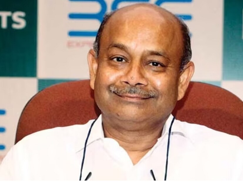 ২০২১ অর্থবর্ষের জুন ত্রৈমাসিক থেকে মঙ্গলম অর্গানিকসে ২.২ শতাংশ শেয়ার ধরে রেখেছেন প্রবীণ ব্যবসায়ী এবং বিনিয়োগকারী রাধাকিষান দামানি। টানা চার বছরেরও বেশি। এর মধ্যে গঙ্গা দিয়ে অনেক জল বয়ে গিয়েছে। কিন্তু রাধাকিশান নিজের শেয়ার ছাড়েননি। কোম্পানির শেয়ার যে ভবিষ্যতে বাড়বে, সেই নিয়ে আত্মবিশ্বাসী ছিলেন তিনি। হয়েছেও তাই।