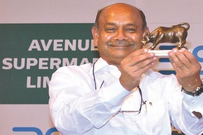 মঙ্গলবার মঙ্গলম অর্গানিকসের শেয়ার ৫ শতাংশ আপার সার্কিটে ৫৭১.৩০ টাকায় ক্লোজ হয়েছে। এক বছরে এটাই সর্বোচ্চ বৃদ্ধি। শুধু তাই নয়, চলতি বছরের মার্চে দাম ২০০ টাকায় নেমে গিয়েছিল। সেখান থেকে ঘুরে দাঁড়িয়ে দ্বিগুণেরও বেশি বৃদ্ধি পেয়েছে। ডাউনট্রেন্ড শুরু হয়েছিল ২০২২ সালের জানুয়ারি থেকেই। শেয়ার ১২০০ টাকা থেকে ক্রমশ নীচে নামতে শুরু করে। পৌঁছে যায় ২০০ টাকায়। সেখান থেকে ফের উঠছে। ঘুরে দাঁড়াচ্ছে শেয়ার।
