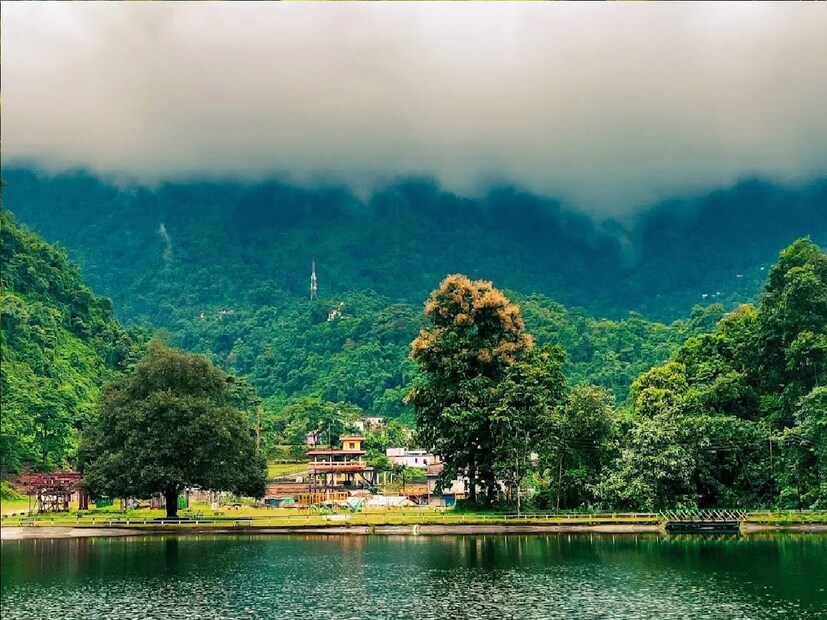জলপাইগুড়িতে রোদ ঝলমলে পরিষ্কার আকাশ। গত ২৪ ঘণ্টায় সর্বচ্চ তাপমাত্রা ছিল ২৯.০৭ ডিগ্রি সেলসিয়াস। সর্বনিম্ন তাপমাত্রা ২৪.০৪ ডিগ্রি সেলসিয়াস।