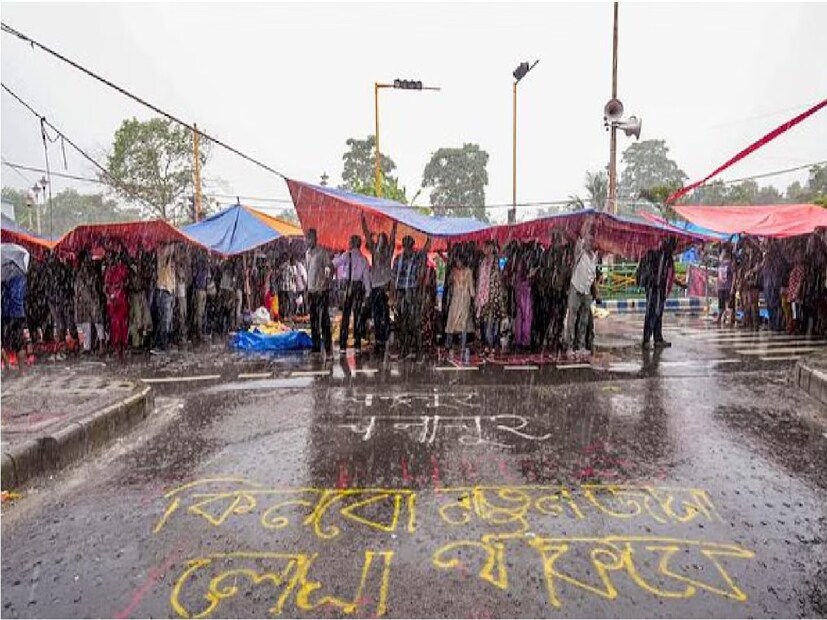 একইসঙ্গে জুনিয়র চিকিৎসকেরা সাফ জানান, "স্বাস্থ্য ক্ষেত্রে দুর্নীতি নিয়ে আলোচনা হয়েছে, আগামী দিনেও হবে। তবে এটা মৌখিক আশ্বাস। আগে বাস্তবায়ন হবে, সুপ্রিম শুনানি শুনব। তারপর সব মেডিকেল কলেজের সঙ্গে কথা বলে কর্মবিরতি তোলার কথা ভাবা হবে। আমাদের বোনের বিচার এখনও বাকি আছে I লড়ছি, লড়ব।"