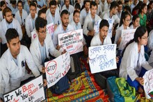 RG Karএ CBI আধিকারিকরা, কান্না ভেজা গলায় চরম বিক্ষোভের ঝাঁঝ,ডাক্তারদের বিক্ষোভ