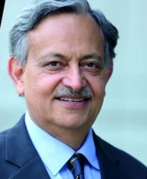 ডা. সারিন লিভার খারাপ হওয়ার নেপথ্যে দায়ী করেছেন ৩ ওষুধকে- ১. পেইন কিলার ২. অ্যান্টিবায়োটিক ৩. টিবির ওষুধ ৷ চমকে ওঠার মতোই ব্যাপার- শরীর খারাপ হলে লোকে তাহলে কী করবে? ডা. সারিন বলছেন, ওষুধ সব সময়েই শেষ বিকল্প হওয়া উচিত। কথায় কথায় ওষুধ খেলে তা আমাদের লিভারে প্রভাব ফেলবেই। এই প্রসঙ্গে তিনি বলেছেন এক বন্ধুর কথা। সেই বন্ধু রাতে অসুস্থ হয়ে পড়েন। ডা. সারিন ওষুধ দিতে চাইলেও তিনি সকাল পর্যন্ত দেখতে চান। দেখা যায়, সকালে তাঁর শরীর সেরে গিয়েছে। ডা. সারিন তাই বলছেন, মন শক্ত করতে হবে। একটুতেই ভেঙে পড়ে ওষুধ খাওয়া চলবে না। সামান্য ব্যথা হলেই পেইন কিলার, বাইরে খেয়ে শরীর খারাপ করলে অ্যান্টিবায়োটিক কিনে খাওয়া- এগুলো বন্ধ করতেই হবে। পাশাপাশি, লিভার ঠিক রাখার চার উপায় বাতলে দিয়েছেন তিনি। জেনে নেওয়া যাক সেই বিষয়েও। 