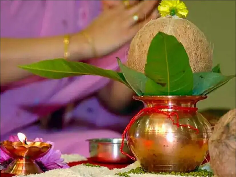 শারদীয় নবরাত্রি ২০২৪ কলস বা ঘট স্থাপনের মুহূর্ত৩ অক্টোবর থেকে শুরু হওয়া শারদীয়া নবরাত্রির কলশ প্রতিষ্ঠার জন্য দুটি শুভ সময় পাওয়া যাচ্ছে। ঘট প্রতিষ্ঠার জন্য সকালের শুভ সময় সকাল ৬:১৫ থেকে ৭:২২ পর্যন্ত, অর্থাৎ সকালে ঘট স্থাপনের জন্য আপনি ১ ঘণ্টা ৬ মিনিট সময় পাবেন। Photo- Representative