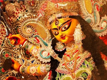 এবারের পুজোয় কেন এত দুর্যোগ-দুর্ভোগ? কীসে চেপে দেবী দুর্গার আগমন? কী ঘটতে চলেছে? এবারের পুজোয় কেন এত দুর্যোগ-দুর্ভোগ? কীসে চেপে দেবী দুর্গার আগমন? কী ঘটতে চলেছে?