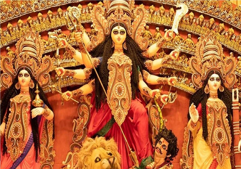 মা দুর্গা প্রসন্ন হন যদি ভক্ত আচারবিধি মেনে মন থেকে ভক্তিভরে পুজো করেন৷ ভক্তের মনের ভক্তিই পুজোর সবচেয়ে বড় উপাচার৷ তাহলে সর্বদা আপনার উপর তার আশীর্বাদ বর্ষণ করবেন। ঘর থেকে নেগেটিভ এনার্জি দূর হয়। সমস্যা ও বাধা থেকে মুক্তি পায়। অখন্ড প্রদীপ জ্বালালে আর্থিক সমস্যা থেকে মুক্তি পেতে পারেন। Photo- Representative