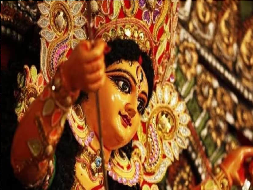 *দুর্গাপুজোয় শিলিগুড়িতে বিশেষ পুজো পরিক্রমা প্যাকেজ বাস চালানোর উদ্যোগ নিয়েছে উত্তরবঙ্গ রাষ্ট্রীয় পরিবহণ নিগম (এনবিএসটিসি)। চতুর্থী ও পঞ্চমীতে দর্শনার্থীদের শহরের বিগ বাজেটের পুজো মণ্ডপগুলি ঘুরিয়ে দেখানো হবে। মাথাপিছু মাত্র ৩৫০ টাকায় এই বিশেষ প্যাকেজের ব্যবস্থা করা হয়েছে। প্রতিবেদনঃ অনির্বাণ রায়। 
