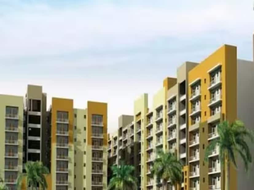আর্থিক দৃষ্টিকোণ থেকে চাকরি পাওয়ার সঙ্গে সঙ্গে বাড়ি কেনা উচিত নয়। এর অনেক অসুবিধা রয়েছে। আর্থিক বৃদ্ধিতেও বাধা হয়ে দাঁড়াতে পারে এই সিদ্ধান্ত। কারণ চাকরি পাওয়ার পরই যদি কেউ বাড়ি কিনে ফেলেন তাহলে অন্য কোনও আর্থিক সিদ্ধান্ত নেওয়ার মতো অবস্থা আর তাঁর থাকবে না।