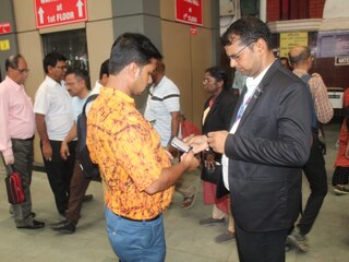 বিনা টিকিটের যাত্রী ধরে আয় এক কোটি টাকা
