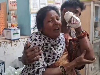 ধারালো অস্ত্র দিয়ে কাকাকে কোপাল দুই ভাইপো