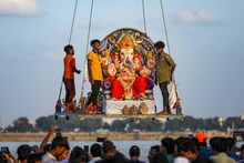 ভুলে ৪ লাখের সোনার চেন সমেত ভাসান হল গণেশের! মনে পড়তেই চলল খোঁজ, তারপর...