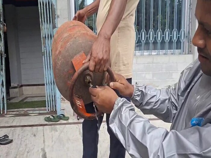Allegedly, after the cylinder is finished, it is seen that the cylinder is completely filled with water There is a lot of sensation in this incident Allegedly, after the cylinder is finished, it is seen that the cylinder is completely filled with water There is a lot of sensation in this incident