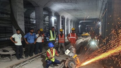 রাতারাতি বদলে গেল গিরিশ পার্কের মেট্রো লাইন রাতারাতি বদলে গেল গিরিশ পার্কের মেট্রো লাইন