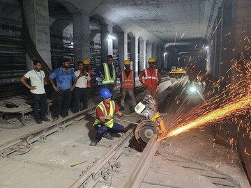 রাতারাতি বদলে গেল গিরিশ পার্কের মেট্রো লাইন
