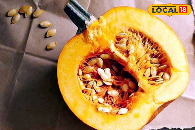 যদি ঘুমের সমস্যায় দীর্ঘদিন ভোগেন তবে কুমড়ার বীজ কাজে আসবে। কুমড়োর বীজে থাকে সেরোটোনিন। এই উপাদান সহজেই অনিদ্রা দূর করে। 