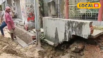 নর্দমা সম্প্রসারনের কাজ চলাকালীন ভেঙে পড়ল বাড়ির বারান্দা, আহত ৪ শ্রমিক নর্দমা সম্প্রসারনের কাজ চলাকালীন ভেঙে পড়ল বাড়ির বারান্দা, আহত ৪ শ্রমিক