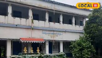 বিকল্প আয়ের দিশা দেখাতে স্কুলেই পদ্মচাষ, প্রশিক্ষণ নিচ্ছে পড়ুয়ারা