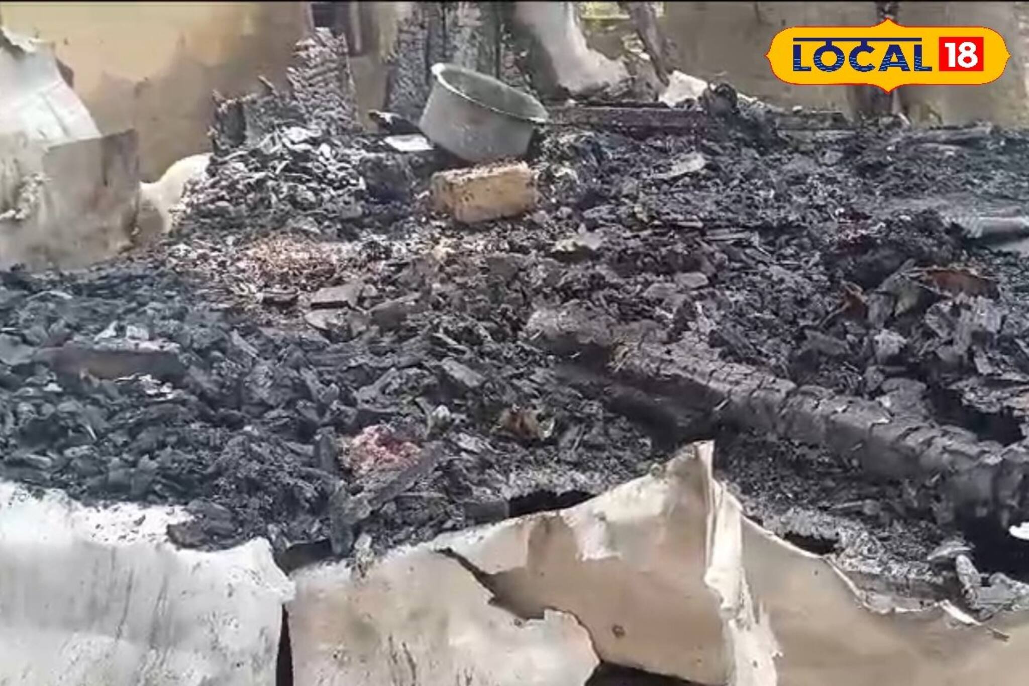 আগুন কেড়ে নিল উপার্জনের শেষ রাস্তা, সামান্য পুঁজিও চুরি! সব হারিয়ে দিশেহারা দম