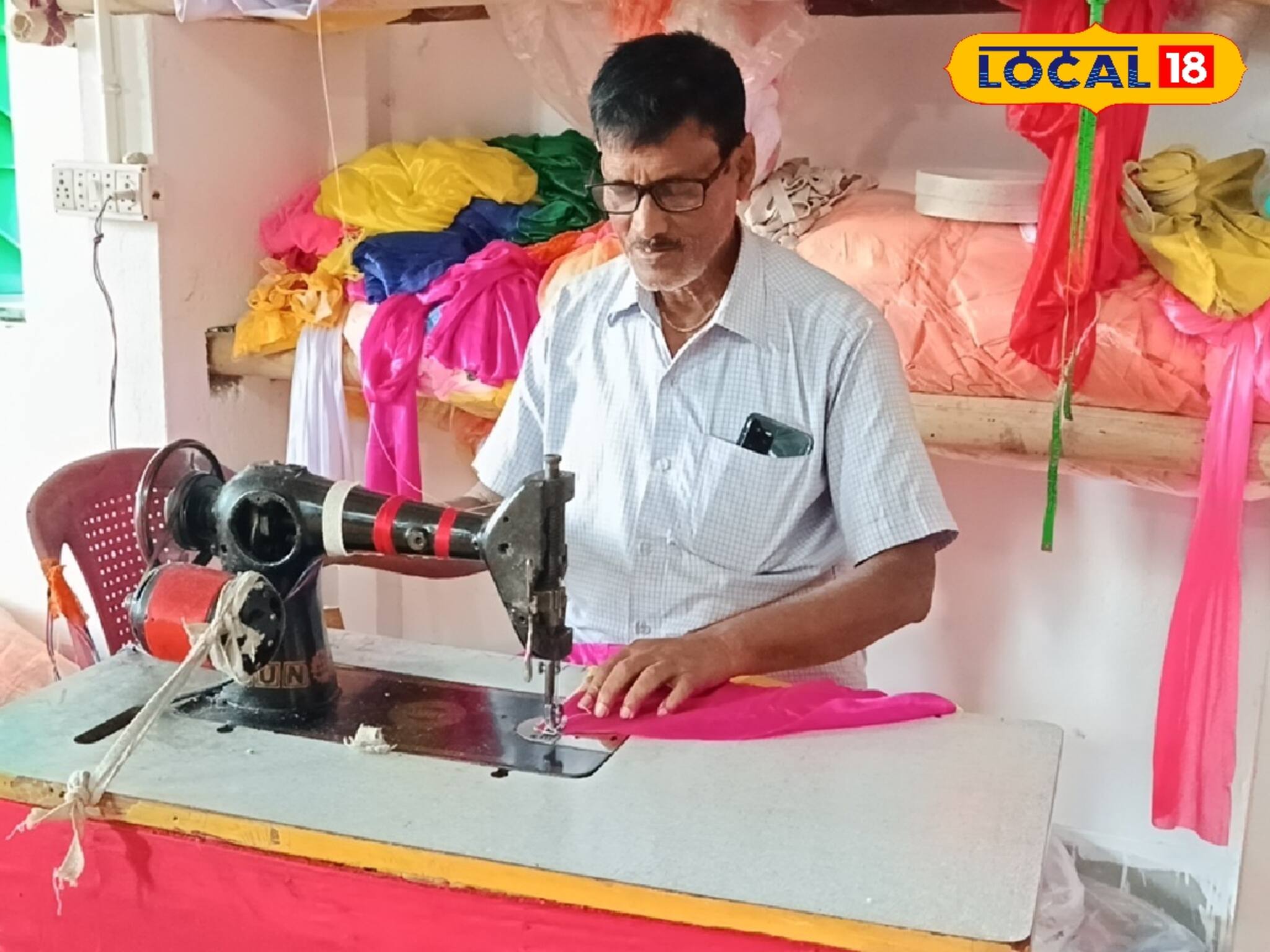 সামনেই দুর্গাপুজো, চরম ব্যস্ত এই শিল্পীরা! কী বানান তাঁরা জানুন