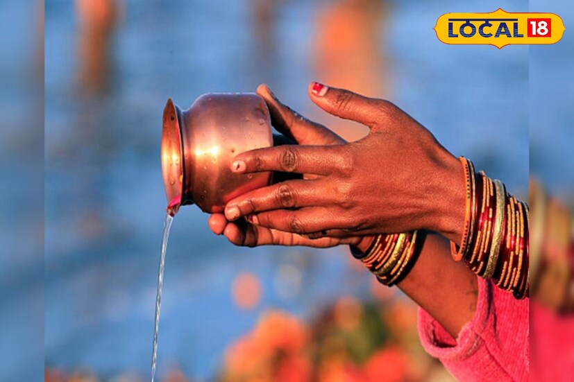 বোতলে ভরে সেই গঙ্গাজল আপনি স্থানীয় এলাকার দশকর্মার দোকানগুলিতে পাঠিয়ে দিন। পুজোর সামগ্রী বিক্রি হয়, এমন দোকানের সঙ্গে যোগাযোগ করুন। তাছাড়াও বর্তমানে ই-কমার্স প্ল্যাটফর্মগুলির মাধ্যমেও গঙ্গাজল বিক্রির সুযোগ রয়েছে আপনার কাছে।