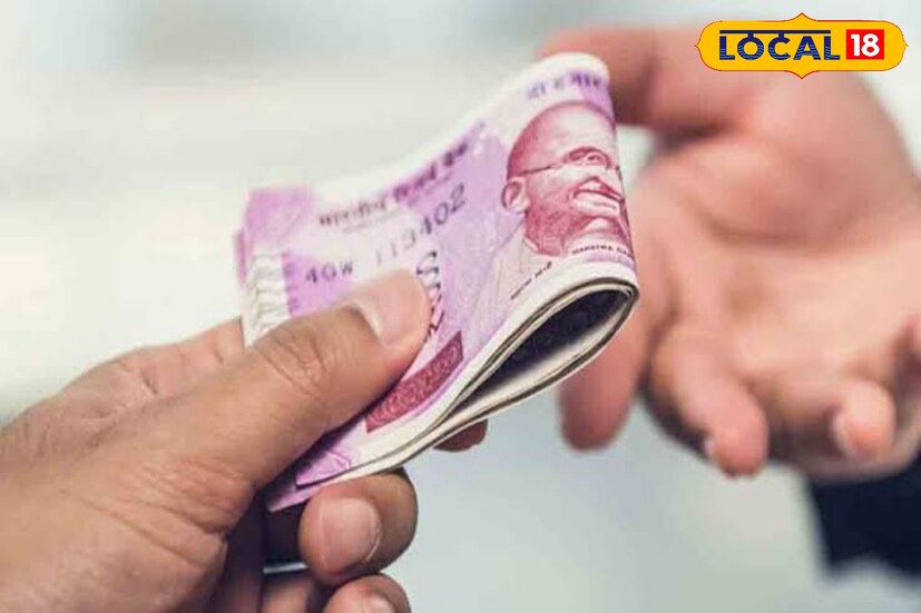 ভাদ্র মাসে কাউকে টাকা ধার দেওয়া কিংবা কারোর থেকে টাকা ধার নেওয়া উচিত নয়। এই ভুলেই জীবনে আর্থিক সমস্যা নেমে আসে। অজান্তে এমন অনেক ভুল করে থাকে সকলেই যা থেকে হতে পারে ঘোর অমঙ্গল। 