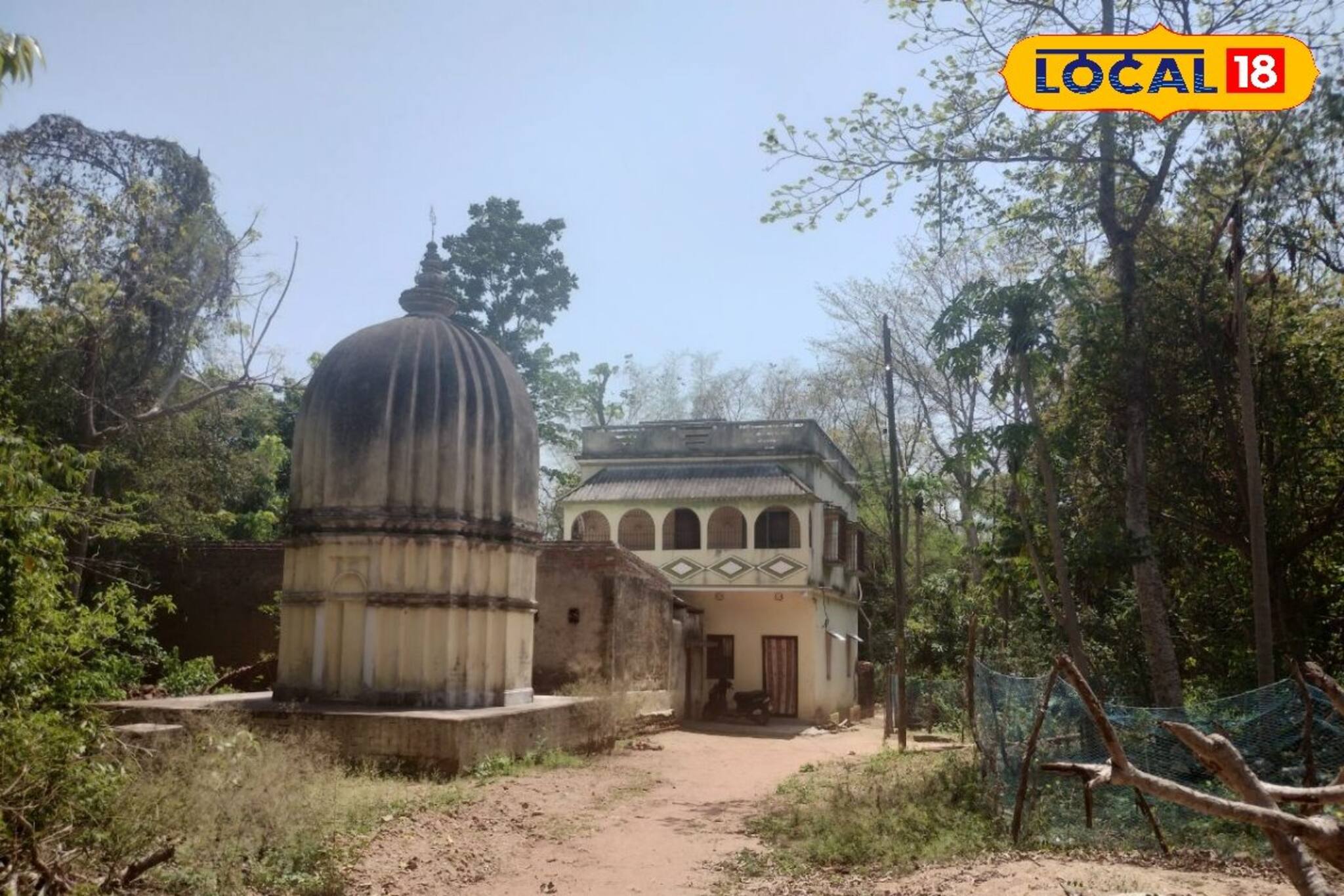 পুজোর ছুটি কাটাতে পুজোর আমেজ গায়ে মেখে? শতাধিক প্রাচীন এই রাজবাড়িতে ঘুরে যান