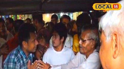 মিছিলে অংশ নেওয়া প্রাক্তনীরা