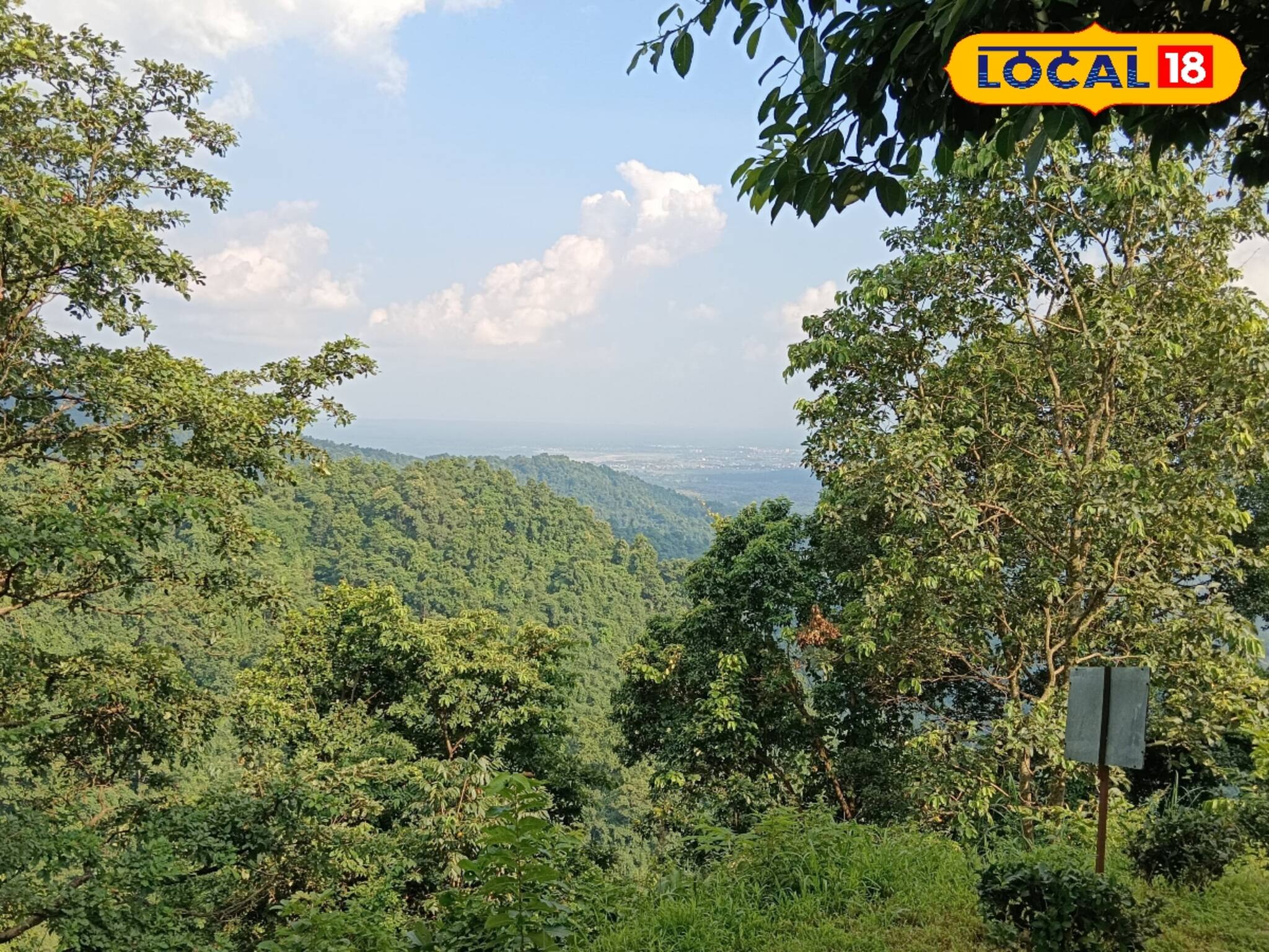 পাহাড়ের কোলে অজানা এই গ্রাম! চোখের সামনে মহানন্দার জঙ্গল!পুজোর ছুটিতে ঘুরে আসুন