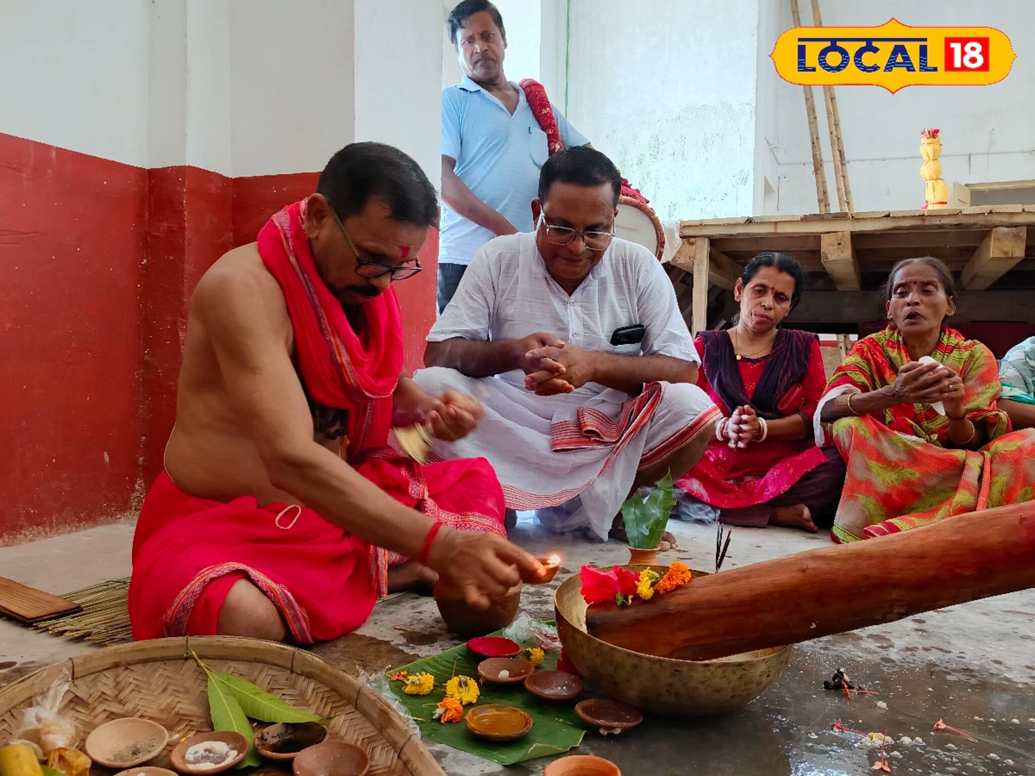 কোচবিহারে শক্তিদণ্ডের আরাধনায় শুরু ৫০০ বছরের প্রাচীন দুর্গাপুজোর প্রস্তুতি