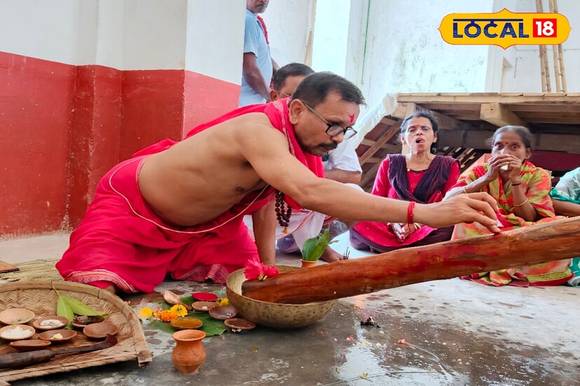 এই পুজোর পর তিনদিন শক্তিদন্ড সেখানে হাওয়া খাবে। এরপর চিত্রকর শুরু করবে প্রতিমা নির্মাণের কাজ। প্রতিদিন হবে নিত্যপুজো। এদিনের পুজোর বিশেষ আচার অনুষ্ঠান হিসেবে ছিল বলি ও পরমান্য ভোগ।