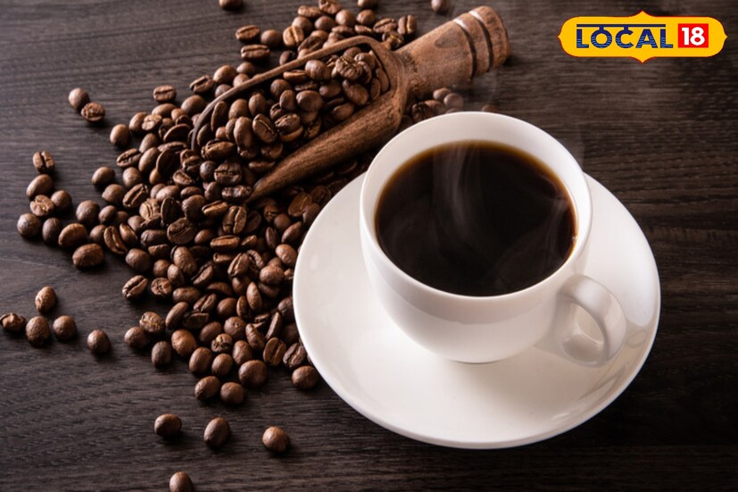 *Mocha: মোকার বৈশিষ্ট্য হল এতে 1:1:1 রেশিওতে কফি, চকলেট এবং দুধ ধাকে। যারা অ্যারোমেটিক হার্ড কফি পছন্দ করে কিন্তু ডাবল শর্টের ক্যাফেইন এড়াতে চান, তারা এটা পছন্দ করে। এর স্বাদ অনেক স্মুদ। যারা দিনের পর দিন ক্যাপাচিনো খাচ্ছেন, তাদের এটা ট্রাই করতে বলব। এই কফিতে চিনি নিলেই স্বাদ একদম ফল করে। ডার্ক চকলেটের স্বাদ যাদের ভাল লাগে এটা তাদের পছন্দ হবেই।