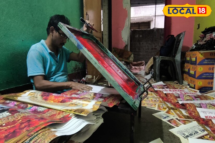 চিরাচরিত ভাবে দেব দেবীর ছবি লাগিয়ে নীচে তারিখ ঝোলানো ক্যালেন্ডার বেশি পছন্দ করছে মানুষ।