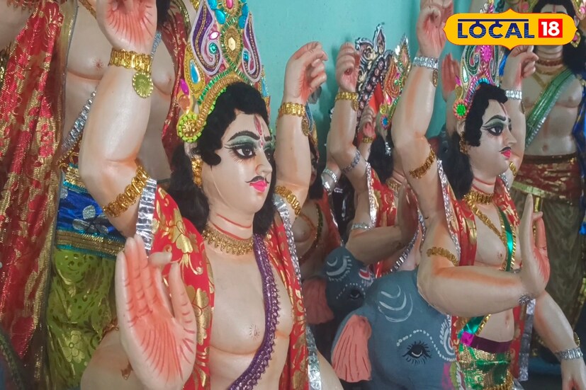 এই জ্যোতিষী জানিয়েছেন, বিশ্বকর্মা পুজোর দিন অবশ্যই স্নান করার আগে জলে কালো তিল মিশিয়ে নিন। স্নান সেরে পূর্বপুরুষদের উদ্দেশ্যে অর্ঘ্য প্রদান করুন। এমনটা করলে পিতৃ দোষ থেকে মুক্তি পাওয়া যায়।