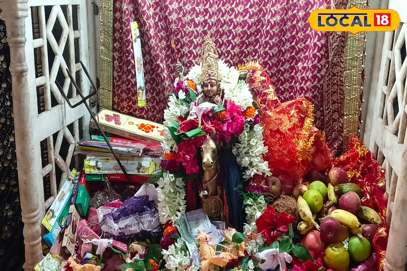 চিল্কিগড়ের মন্দির প্রায় ৪০০ বছরেরও বেশি প্রাচীন। দেবী কর্নক দুর্গা এখানে রক্তমুখী। নবমী পুজোর দিন বিশেষ বলির আয়োজন করা হয় মন্দির প্রাঙ্গণে।