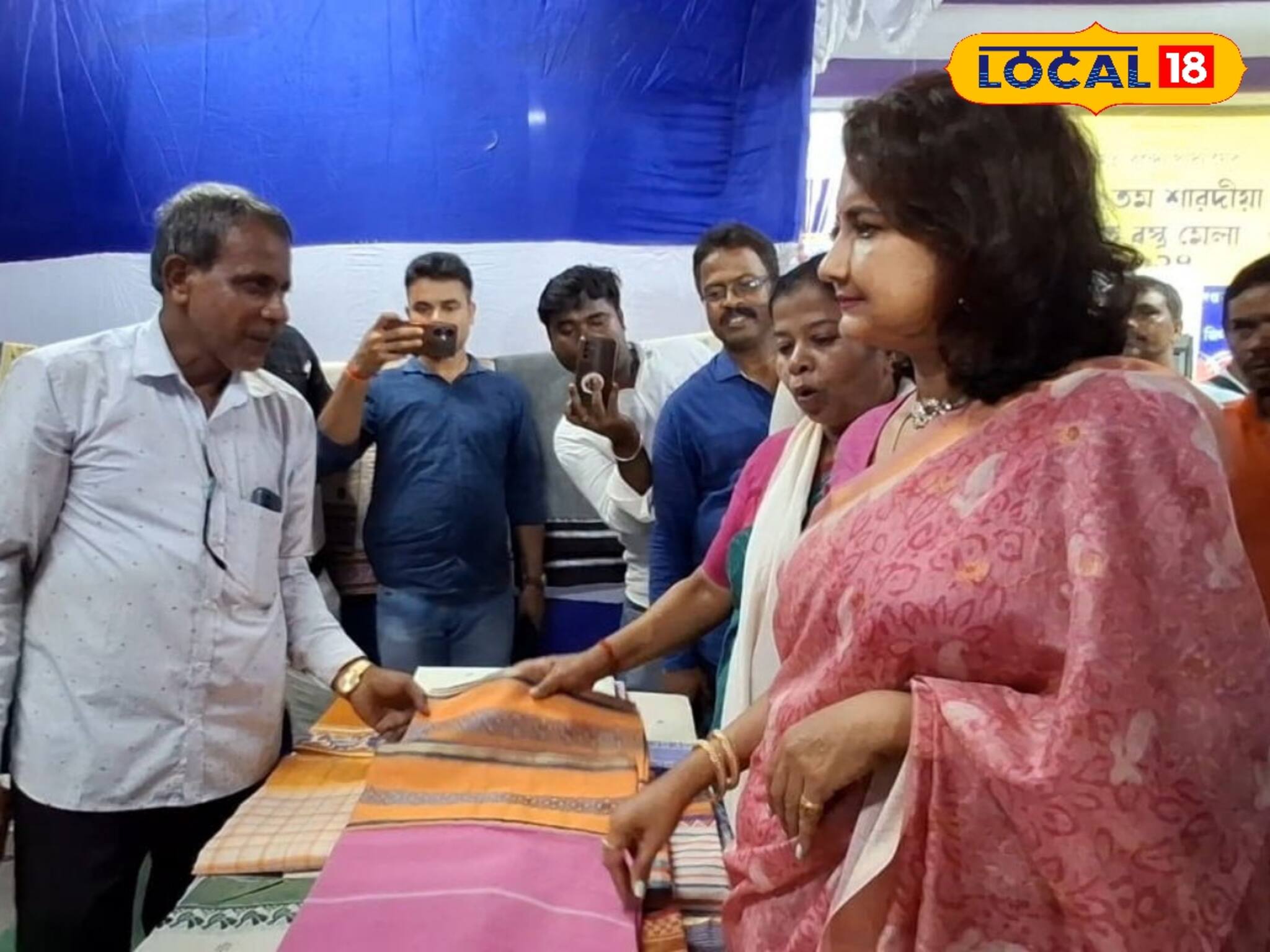 হুগলিবাসীকে উৎসবে ফেরার আহ্বান রচনার,তাঁত বস্ত্র মেলার পুজোর শপিং করলেন সাংসদ!