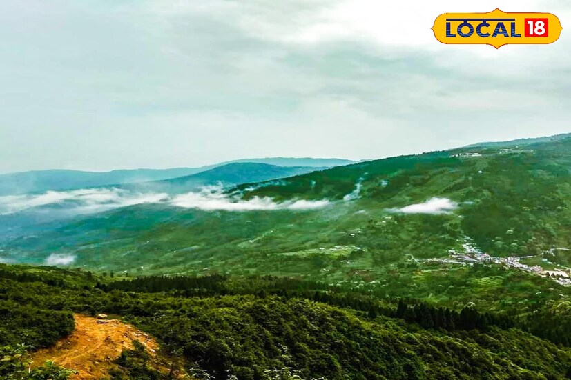 রবিবার দার্জিলিং, কালিম্পং, জলপাইগুড়ি, আলিপুরদুয়ার এবং কোচবিহার এই পাঁচ জেলাতেই হালকা থেকে মাঝারি বৃষ্টিপাতের সম্ভাবনা। বজ্রবিদ্যুৎসহ ভারী বৃষ্টিপাতের তেমন সম্ভাবনা নেই বলে জানিয়েছে আবহাওয়া দফতর।