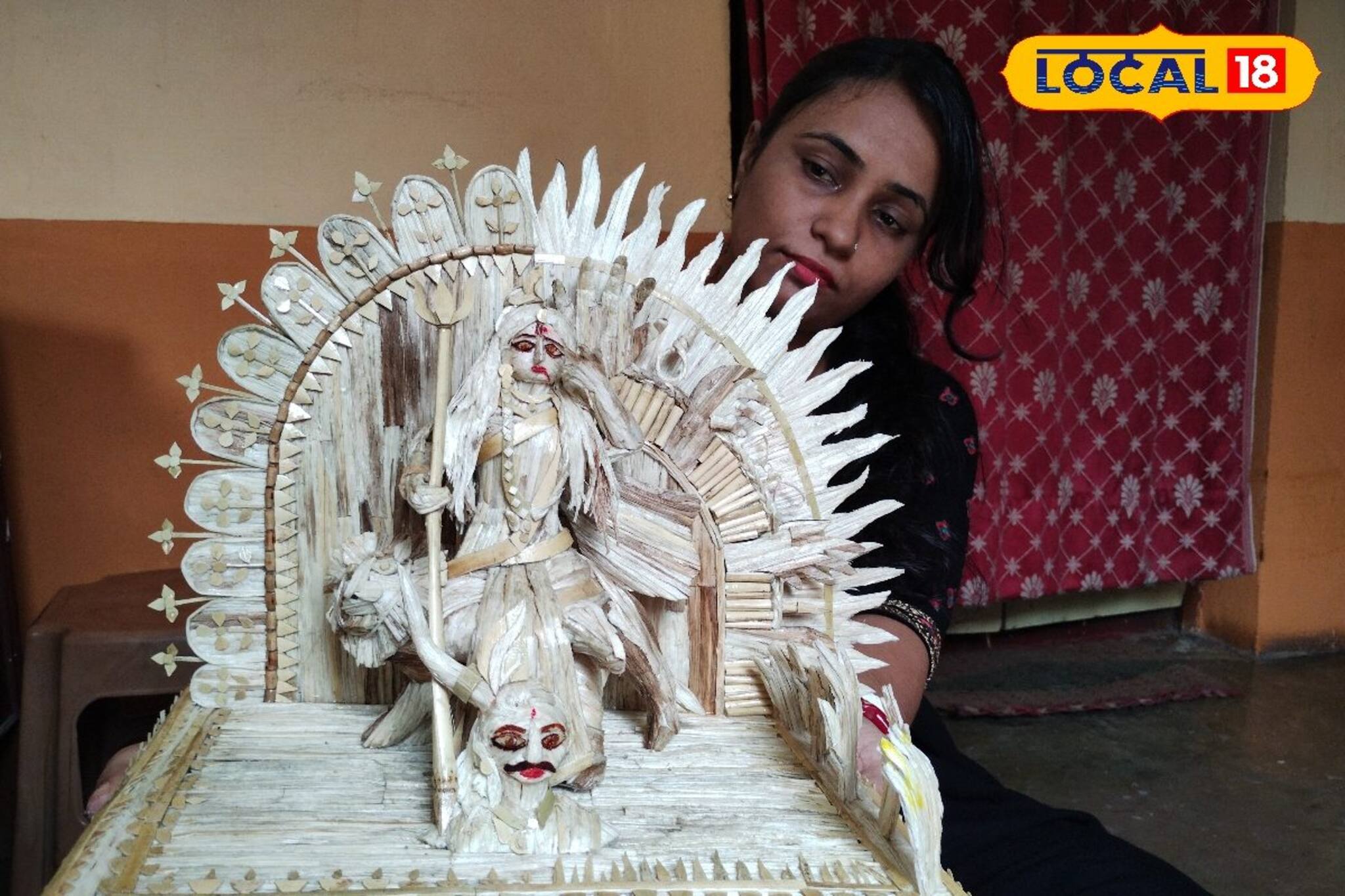 আখের ছিবড়ে দিয়ে মা দুর্গা বানালেন বাঁকুড়ার গৃহবধূ