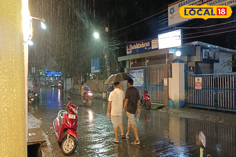 ঝড়-বৃষ্টির সঙ্গে শুক্রবার বিদ্যুতের খেলাও দেখা যাবে৷ আইএমডি-র ওয়েদার আপডেটে ফের একবার বিদ্যুতের সতর্কতা জারি করেছে৷
