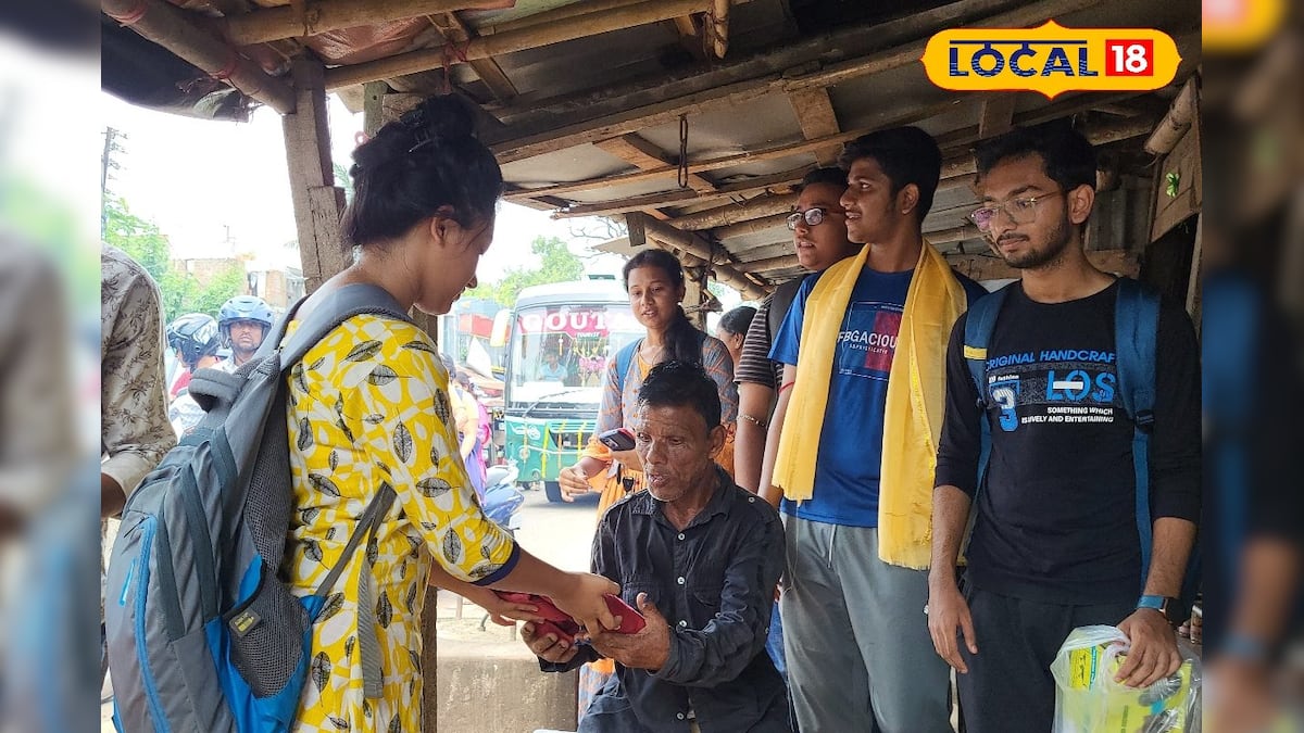 ওদের কুর্নিশ! পিঠে ঝোলানো বই ব‍্যাগ, যা করল পড়ুয়ারা…জানলে অবাক হবেন