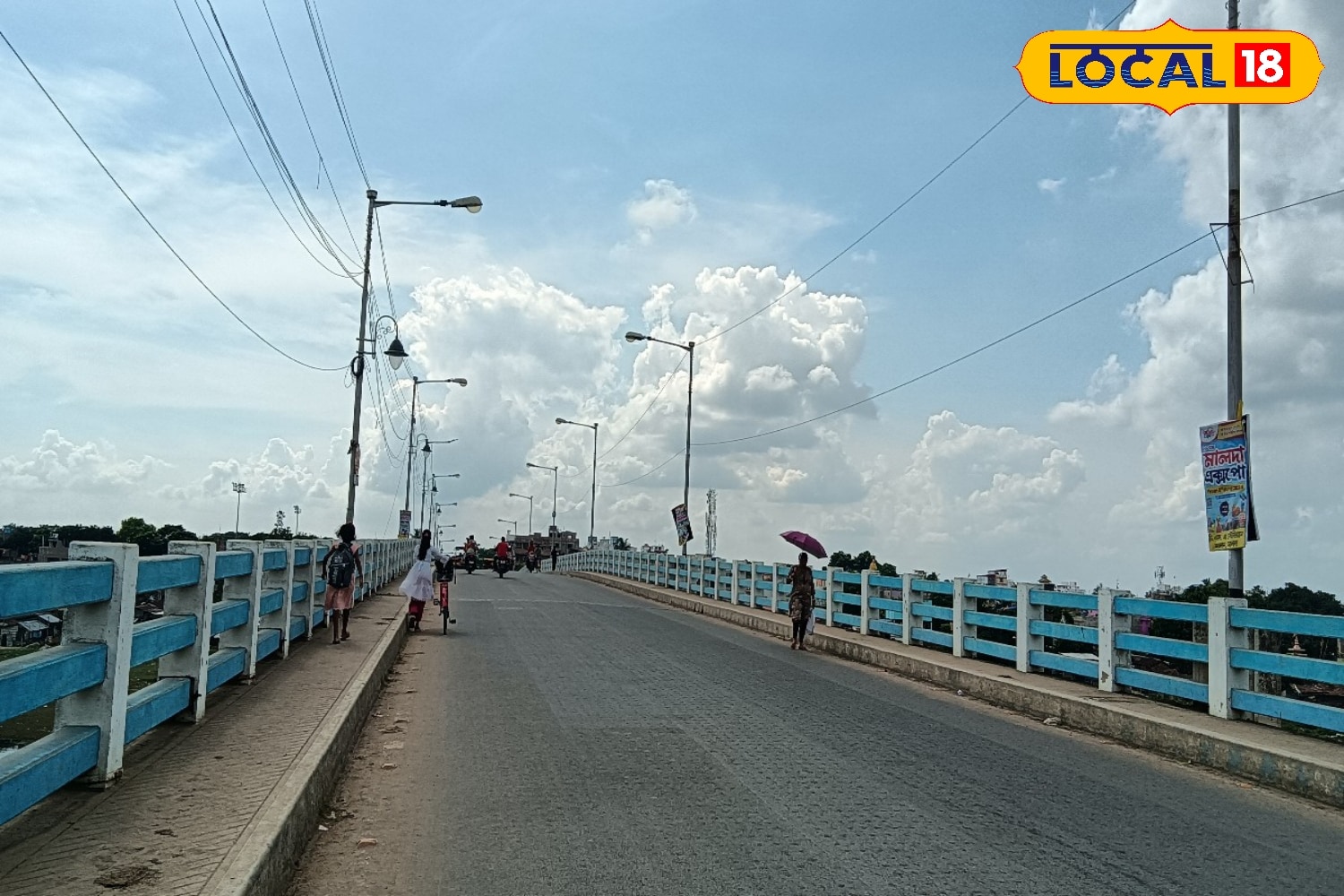 গরমের তীব্রতা বাড়ার সঙ্গে জেলাগুলির তাপমাত্রার পারদ বৃদ্ধি পাচ্ছে। এদিন জেলাগুলির সর্বনিম্ন তাপমাত্রা ২৮ ডিগ্রি সেলসিয়াসের আশেপাশে রয়েছে। সর্বোচ্চ তাপমাত্রা ৩৫ ডিগ্রি সেলসিয়াস পর্যন্ত ওঠার সম্ভাবনা রয়েছে।