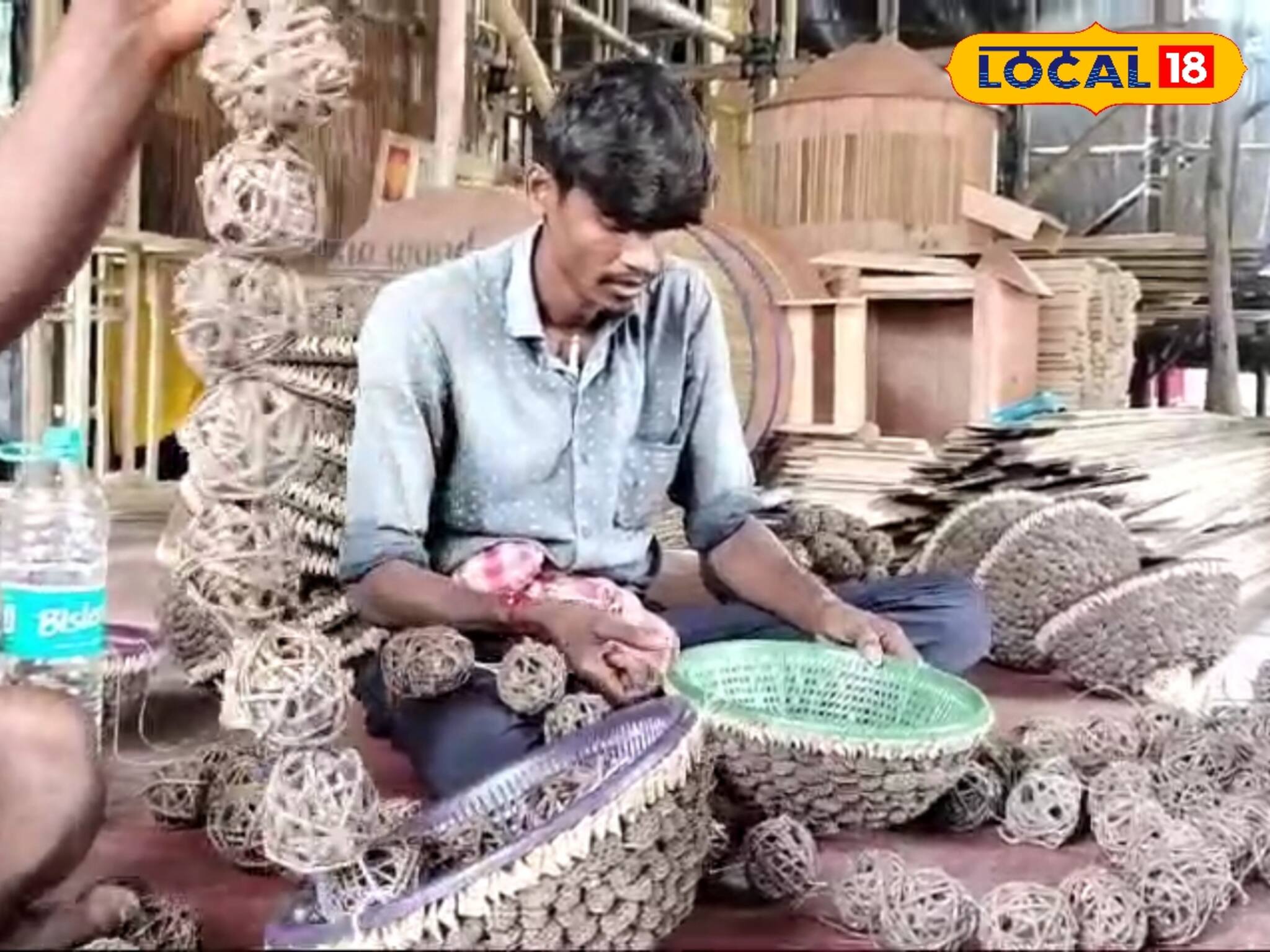 প্রকৃতির উপাদানে সাজছে মন্ডপ! হারিয়ে যাওয়া ডাকঘরের নস্টালজিয়া ফেরাবে ফুলঝোড়