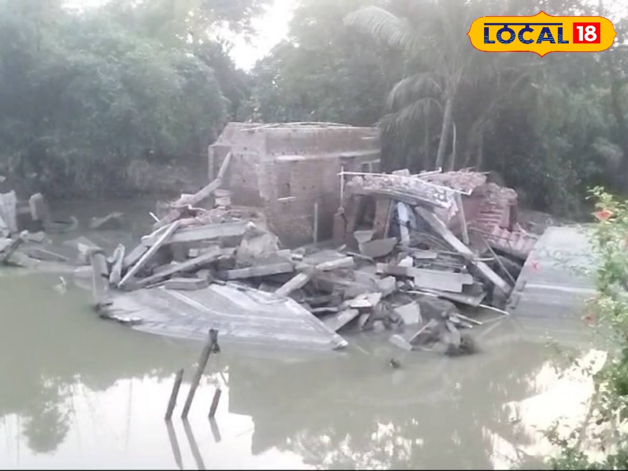 বাড়িঘর বলতে কিছুই আর অবশিষ্ট নেই, দেখুন