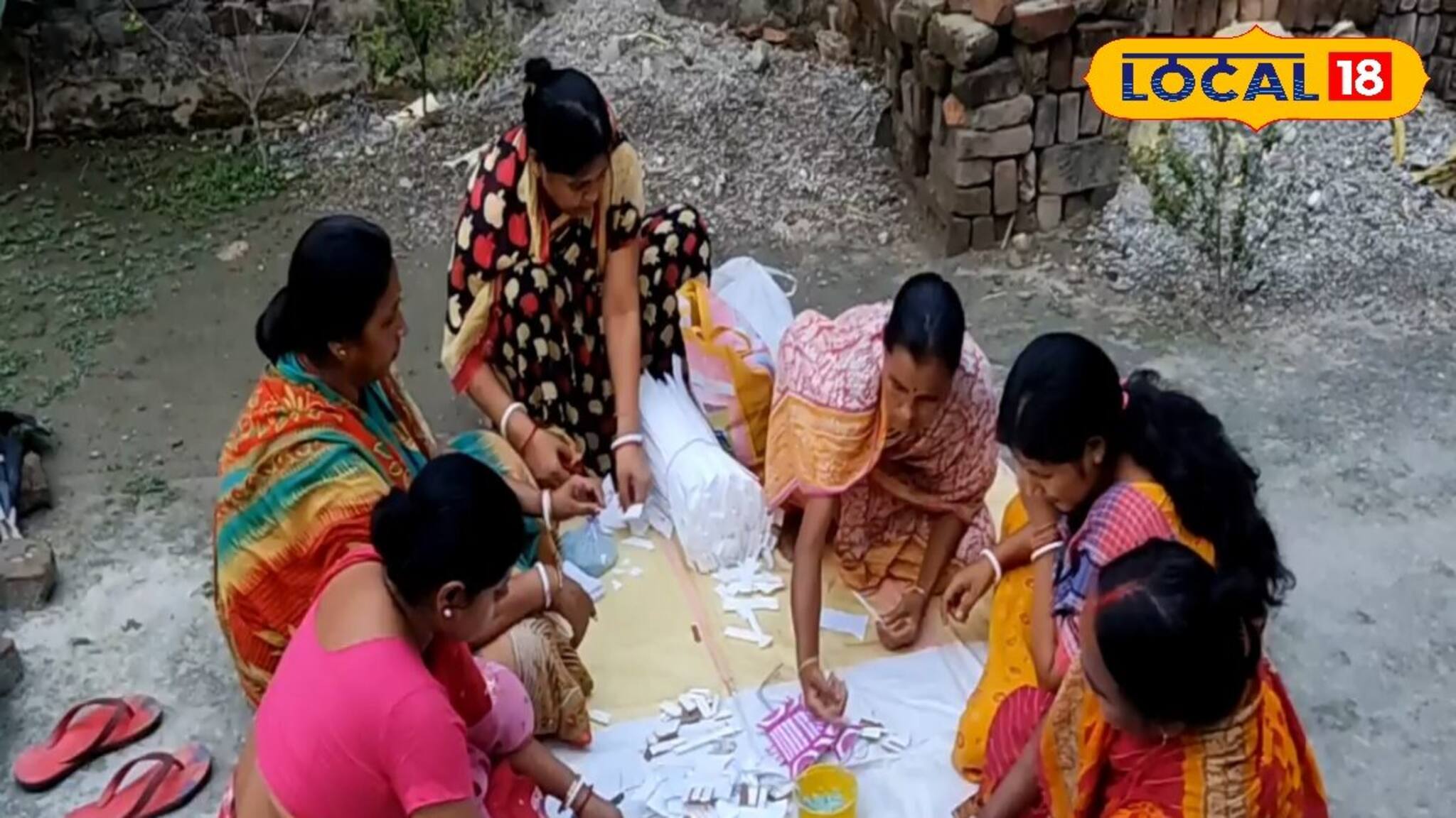 রাত-দিন এক করে চলছে...! পুজোর আগেই টাকার জন্যই 'এই' কাজ করছেন মহিলারা