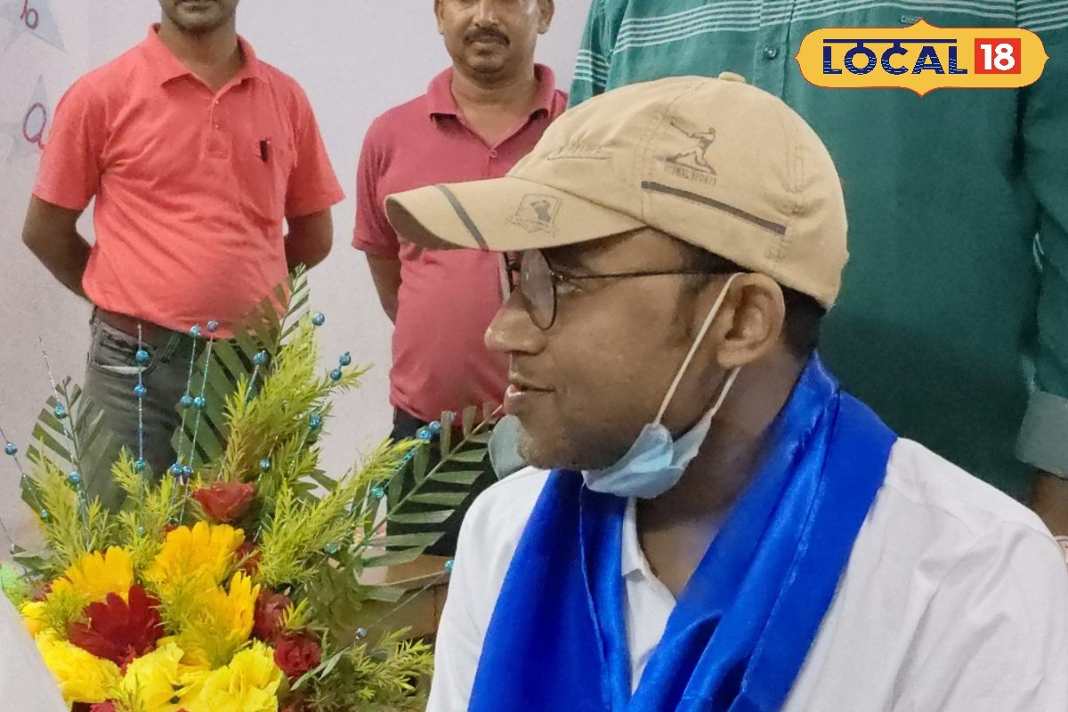 ইচ্ছে থাকলে সব হয়! প্রমাণ করলেন রাহুল! উচ্চ প্রাথমিকের মেধাতালিকায় বড় চমক ইচ্ছে থাকলে সব হয়! প্রমাণ করলেন রাহুল! উচ্চ প্রাথমিকের মেধাতালিকায় বড় চমক