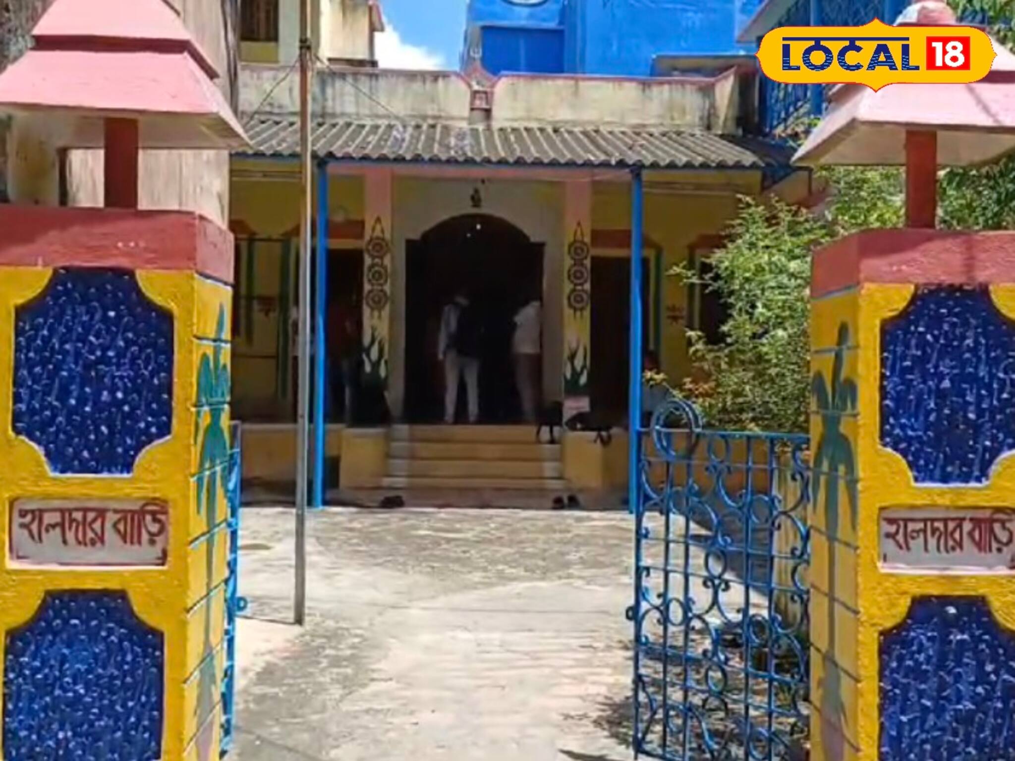 সাড়ে চারশো বছরের পুরানো চুঁচুড়ার হালদার বাড়ির দুর্গা পুজোর পরতে পরতে রয়েছে ইতিহাস