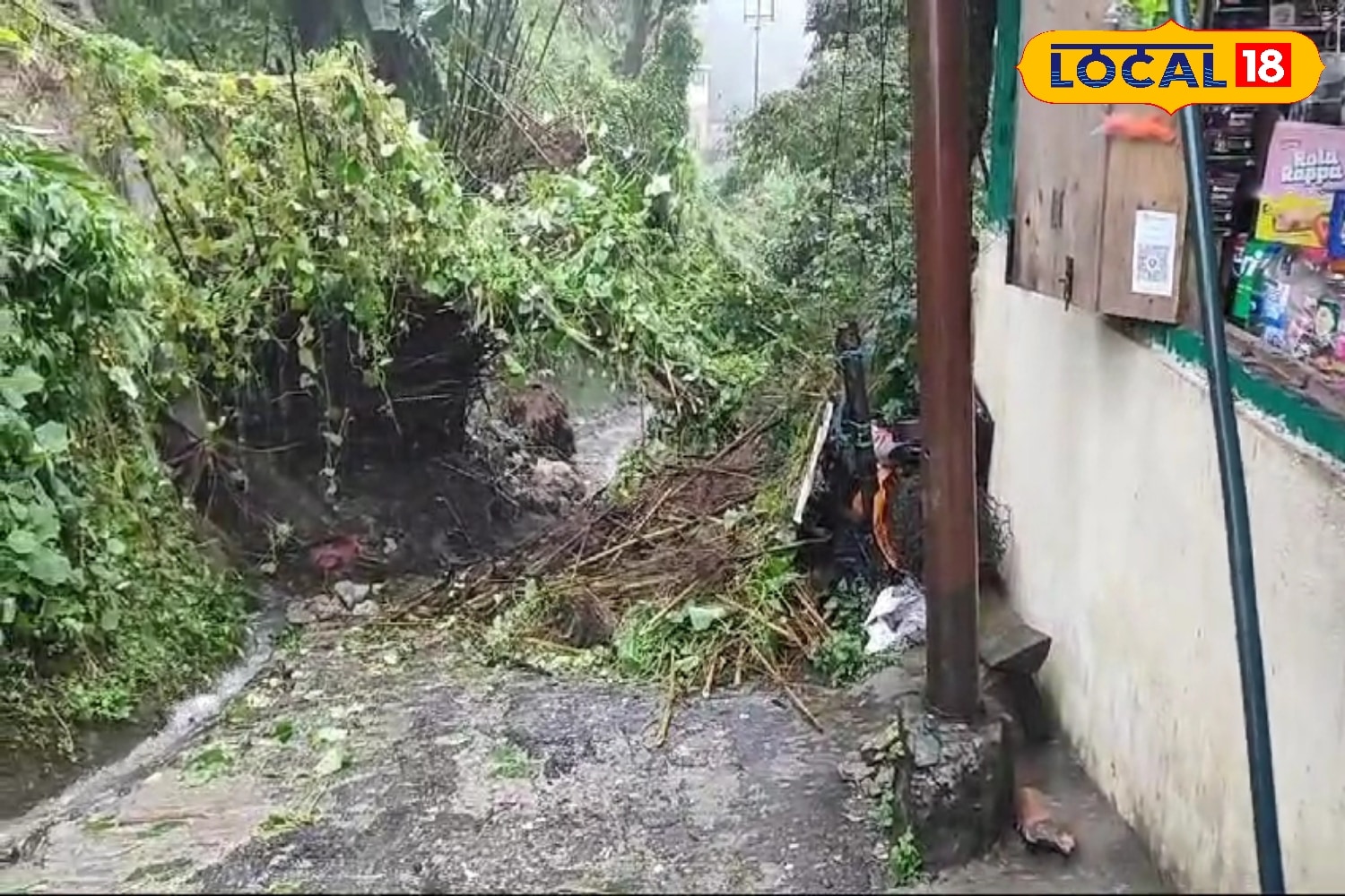 শুক্রবার দার্জিলিং, কালিম্পং, জলপাইগুড়ি, আলিপুরদুয়ার এবং কোচবিহার এই পাঁচ জেলাতেই ভারী থেকে অতিভারী বৃষ্টিপাতের সম্ভাবনা। বজ্রবিদ্যুৎসহ  ভারী বৃষ্টিপাতের সম্ভাবনা উত্তরের সব জেলাতেই। 