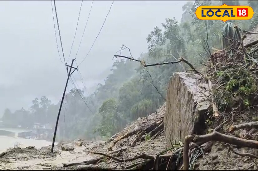 অন্যদিকে রাতভর বৃষ্টিতে তিস্তার জলস্তর বাড়ায় আতঙ্ক বাড়ছে ওই এলাকার বাসিন্দাদের। বিপদ সীমার উপরে জল চলে আসায় স্থানীয় রাতের ঘুম কেড়ে নেয় তিস্তা। ফলে রাতভর রাস্তায় বসে দিন কাটিয়েছে তিস্তা এলাকার বাসিন্দারা।