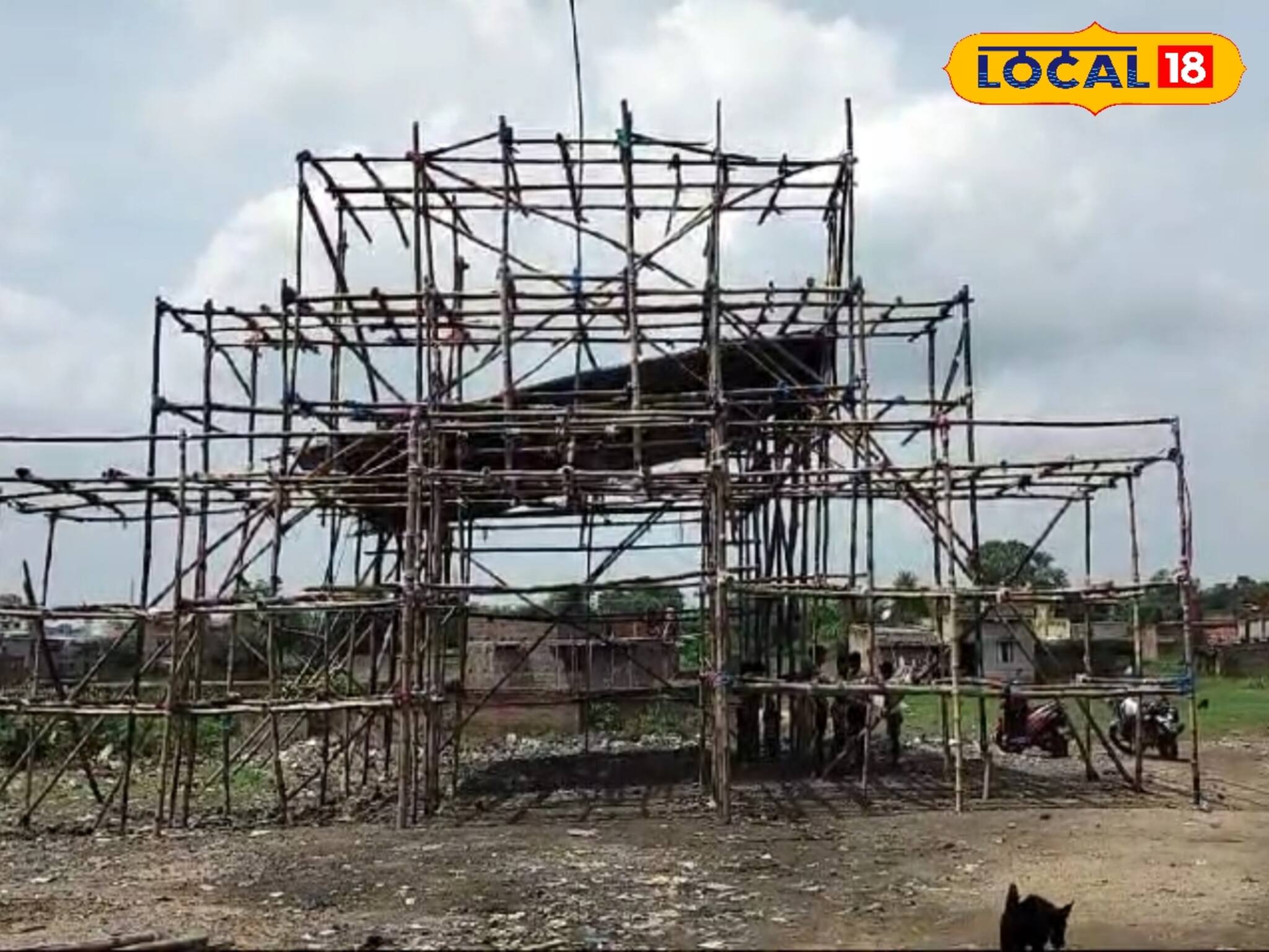 জেদ করে শুরু করা পুজোর আনন্দ বৃষ্টিতে মাটি হবে না তো