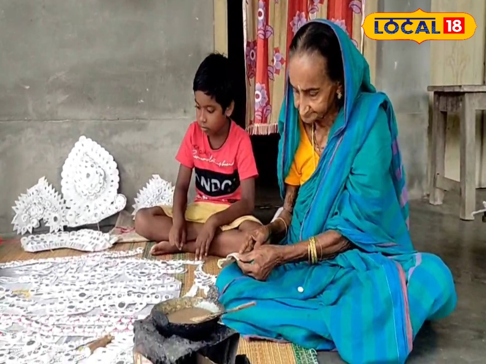 নিজের গয়না বন্ধক দিয়েছেন অভাবে, দুর্গা প্রতিমার জন্য গয়না বানাচ্ছেন মায়া